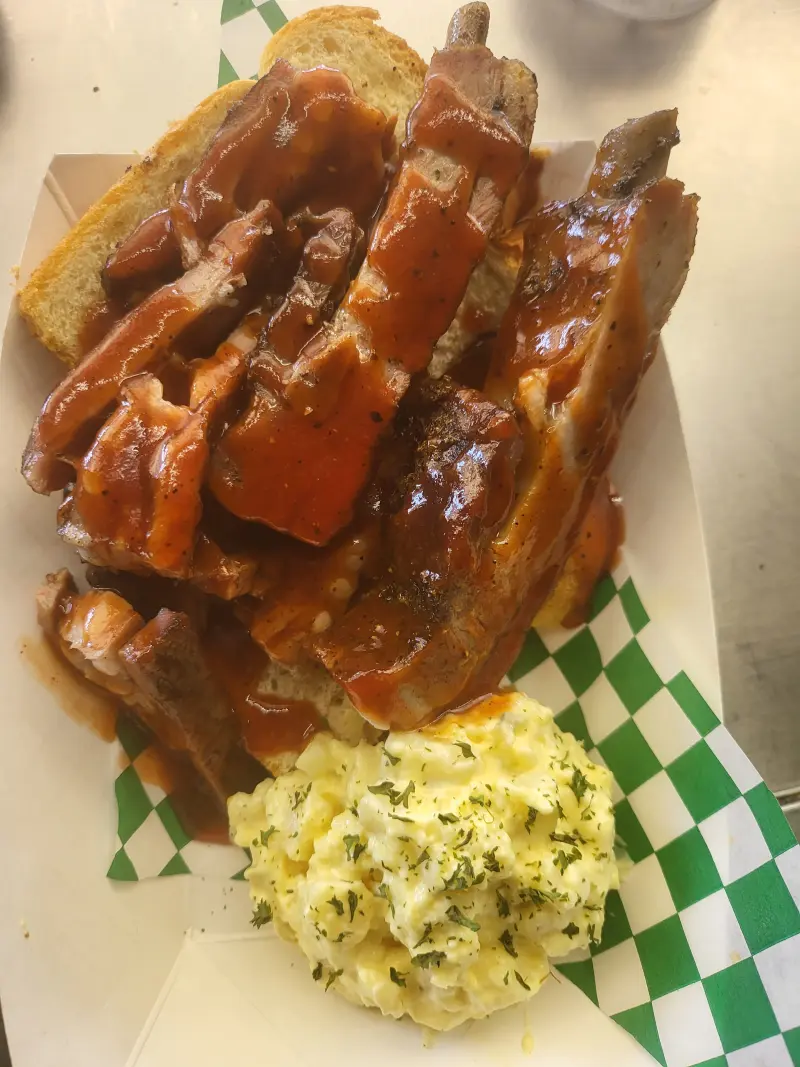 House of Hoopz BBQ and Crawfish food truck