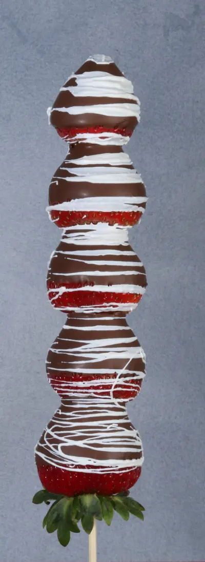 Dark Drizzle Dipped Strawberry